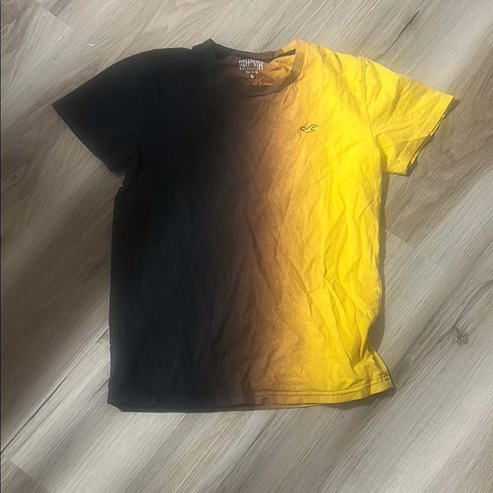 Hollister Men's Black and Yellow T-Shirt Sz XS